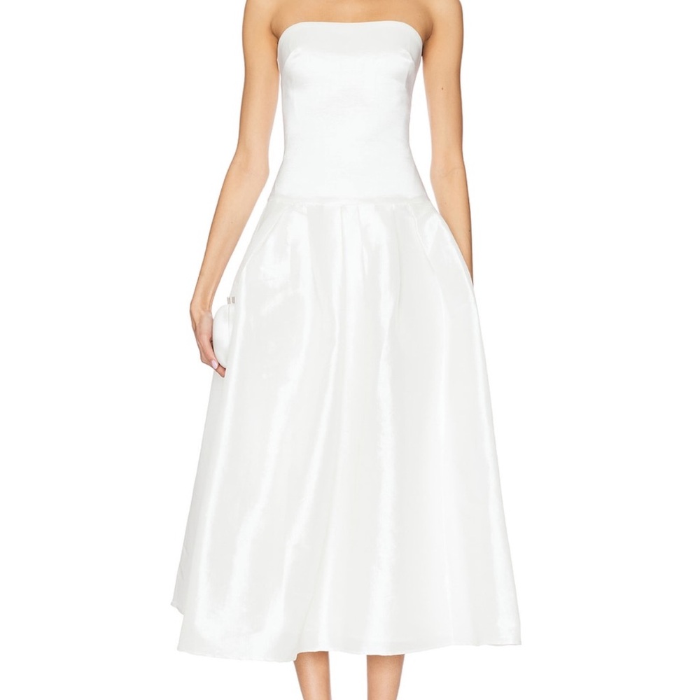 Elegant White Strapless Dress